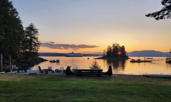 Quadra Island House | Family adventures await in this ocean front house! (Pet friendly!)n