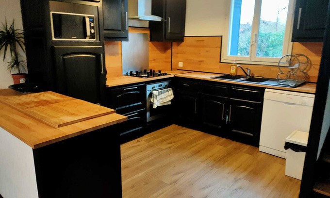 Livry-Gargan House | Family and Business Stay! Spacious 135m2 house (garden and parking)