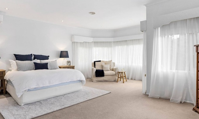 Frankston South House | Family Calm, Pool and Privacy