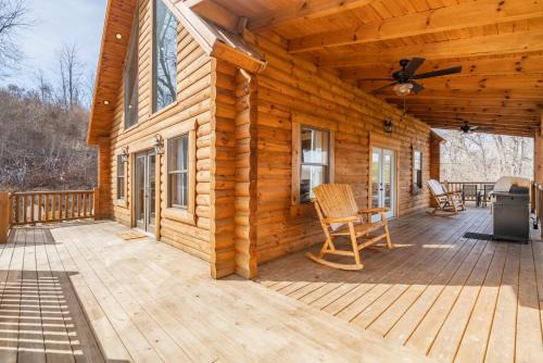 McArthur Ski Chalet | Family Friendly ~ Hocking Hills Cabin ~ Close to Caves, w/Wifi