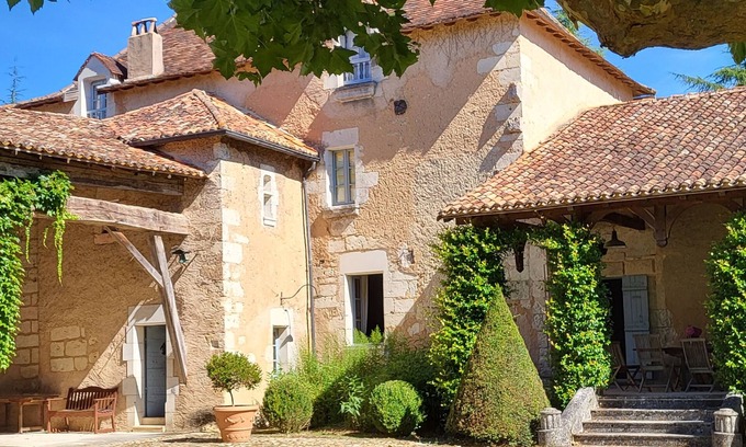 Neuvic House | FAMILY FRIENDLY 16th CENTURY MANOR WITH POOL AND RIVER IN PERIGORD - FRANCEn