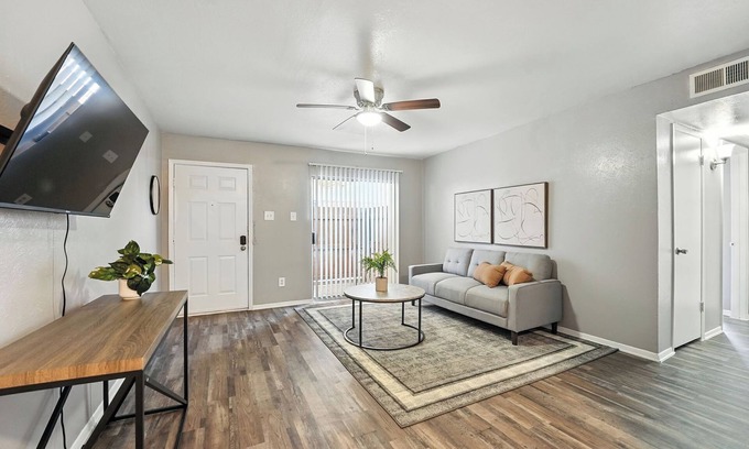 Southridge Apartment | Family-Friendly 2Bd Midterm Stay I Parking Onsite