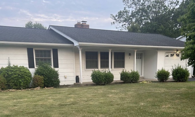 Mechanicsburg House | Family Friendly 3 BR Ranch-near RT 15 and Pa Turnpike-close to major attractions