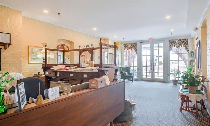 Abbeville House | Family-Friendly Accommodation Near Abbeville Opera House! FREE Parking!