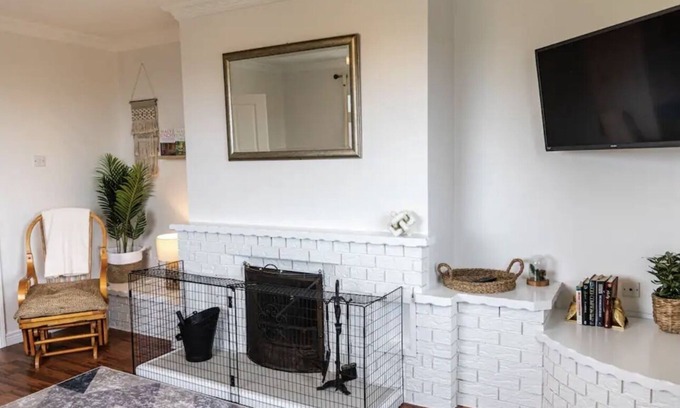 Strabane House | Family friendly cottage with countryside views & spacious garden