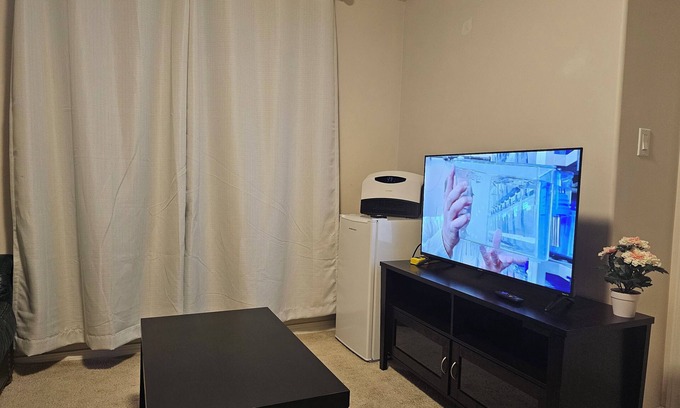 West Edmonton Apartment | Family-Friendly Cozy Basement Suite - Up to 4 Guests