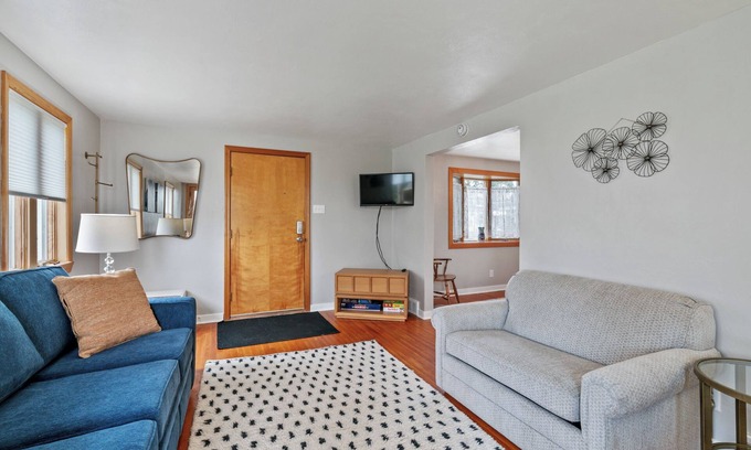 Brookline House | Family-Friendly Cozy Home with Deck, AC, Wi-Fi, Private Garage in Brookline