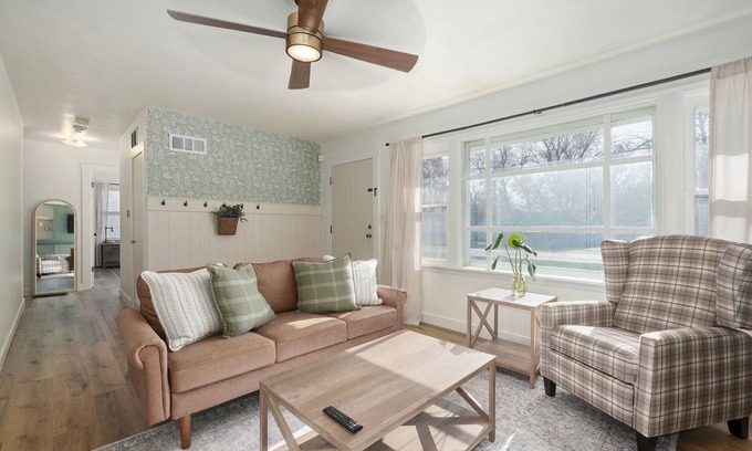 Springfield House | Family Friendly Entire Home- Near Hospitals, Colleges and Downtown Springfield