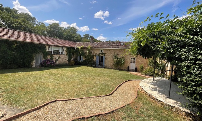 Grun-Bordas Other | Family friendly farmhouse, 5 mins from beach lake and historic market