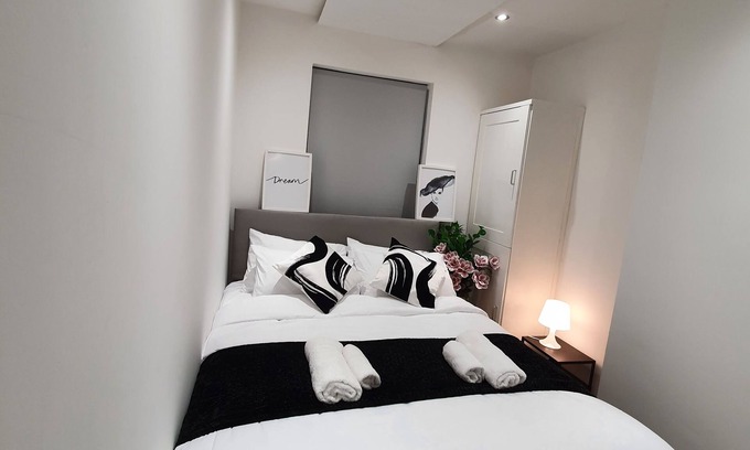 Giltbrook House | “Family-Friendly Fun: Spacious Home Near Top Attractions”