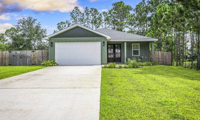 Gulf Breeze House | Family friendly "gem" of a home just min away from Navarre and Pensacola Beaches