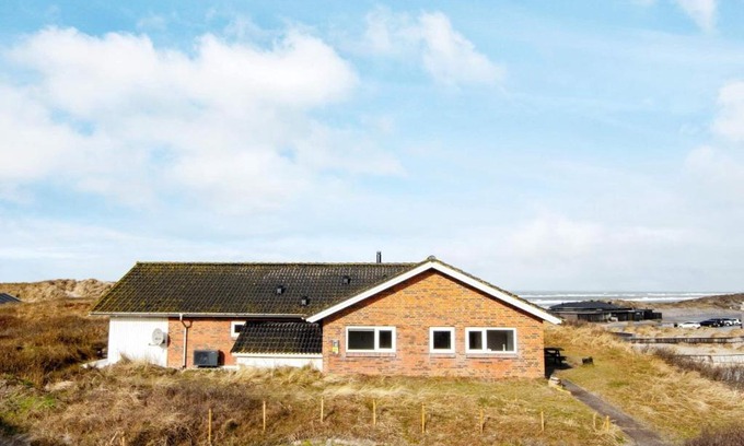 Henne Strand House | Family-friendly Haven with Pool - By Traum Ferienwohnungen