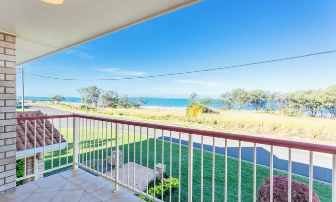 Emu Park Apartment | Family friendly holiday accommodation right across the road from the beach.