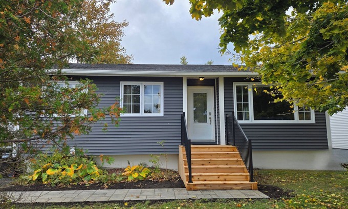 Terra Nova House | Family-friendly home on a quiet street close to everything