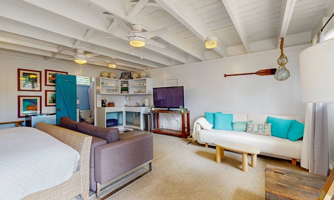 Waialua House | Family-friendly home next to the ocean w/hot tub, lanai, beach access and WIFI