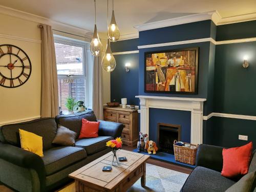 Kidderminster House | Family Friendly I Pets Welcome I Short Walk to Railway Station I 10min Drive to Safari Park