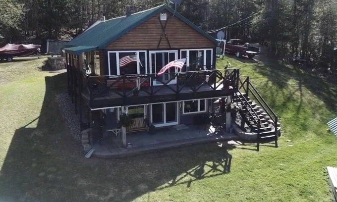 Portage Lake House | Family-Friendly Lake House & Hunters Lodging