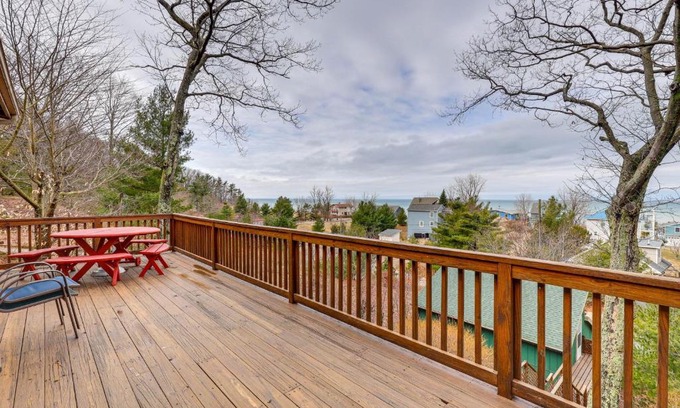 Shelby House | Family Friendly Mears Cottage - Walk to the Beach!
