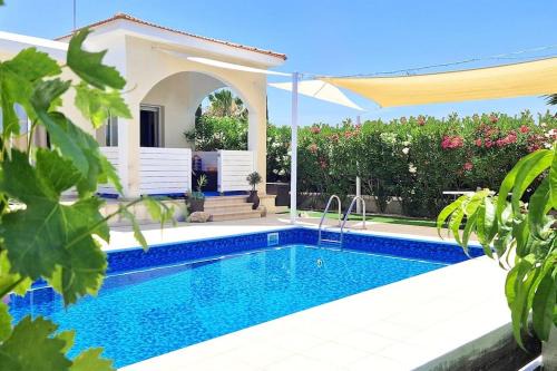 Peyia Town Villa | Family friendly Private Villa with pool in quite area