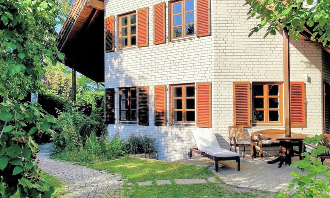 Lichterfelde House | Family-friendly & relaxed with sauna & calm garden