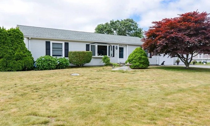 Westerly House | Family friendly: Sept - Nov 2025! Golf view. 5 min drive to beach.