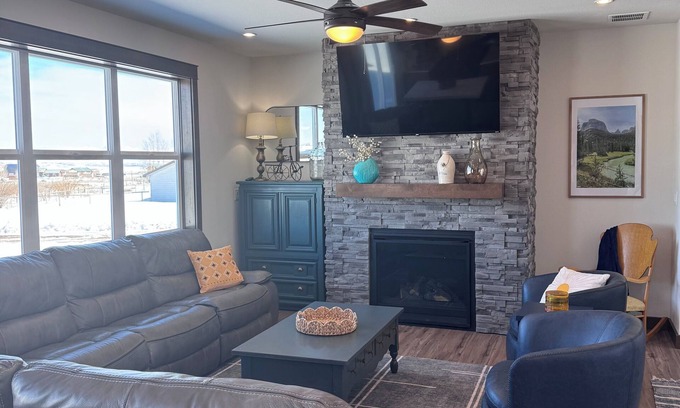 Pinedale House | Family friendly spacious 4-bedroom house in charming Pinedale