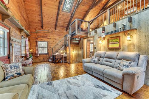 Blandburg House | Family-Friendly Tyrone Cabin with Deck Near Hiking