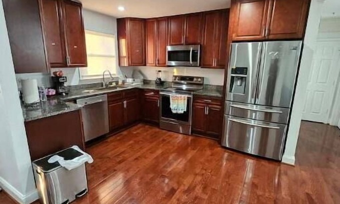 Fairmount Heights House | Family friendly-4Bedroom house, free 2 car driveway/street parking DC &VA acess.