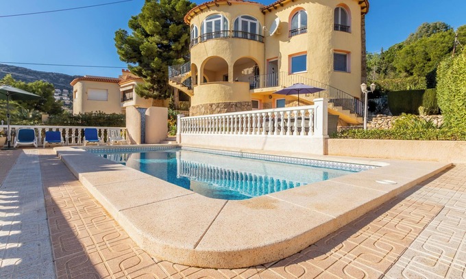 La Canuta Villa | Family-Friendly Villa Valle Verde with Pool, Garden and Wi-Fi
