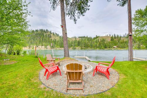 Cusick House | Family Fun on Ruby Creek Cusick Hideaway with Dock