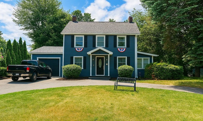 Newtonville House | Family Fun! Pool, Fire Pit, Huge Yard Near SUNY Albany & Attractions