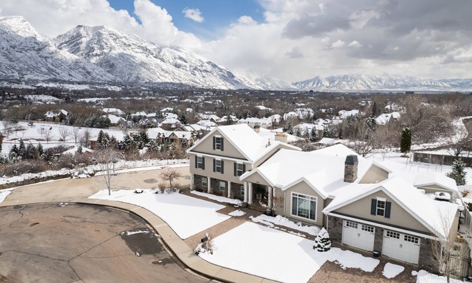 Orem House | Family Gathering Place with Views, Firepit, Pickleball Court, & Trampoline