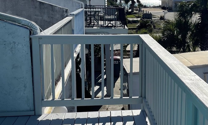 Bel Air House | Family Getaway, 1 Block to Ocean - 2 BR + Bunks