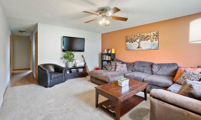 Waterloo House | Family Getaway 2BR/2BA with Sauna - Air Hockey - Bar