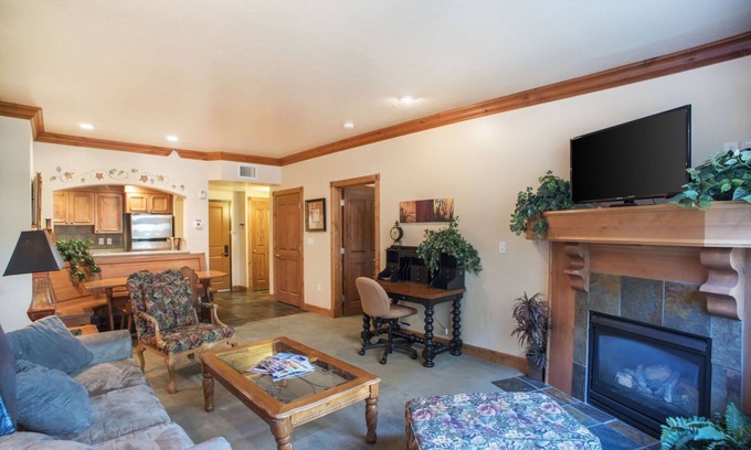 Zermatt Villa | Family Getaway~Pool, Tubing, Skiing, & Ice Castles Villa 1022-2