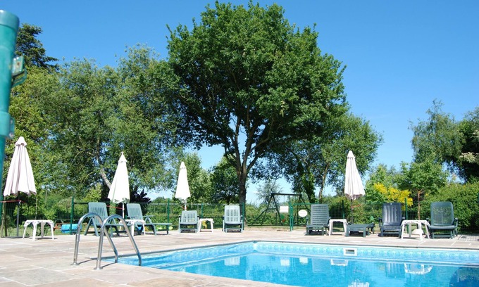 Saint-Servant Cottage | Family Gite, private heated pool, 5 bedrooms, 5 bathrooms, jacuzzi, sleeps 12
