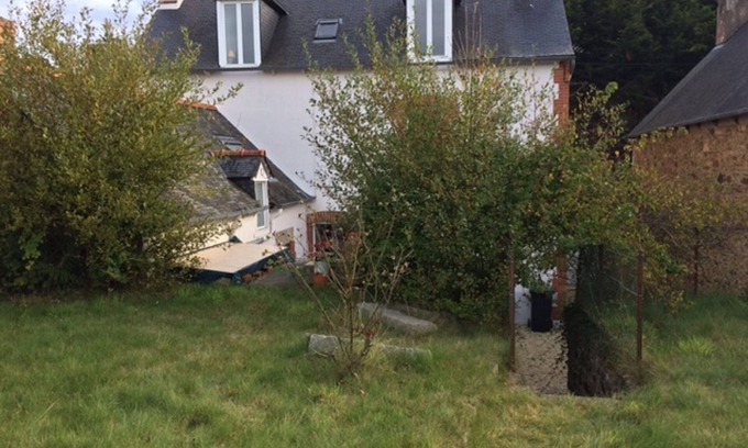 Plouha House | FAMILY HOME CENTER BOURG, 5 minutes from the sea