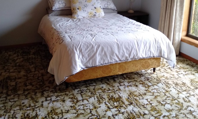 Raglan House | Family home, close to bush walks and central to Pyrenees wine trail.