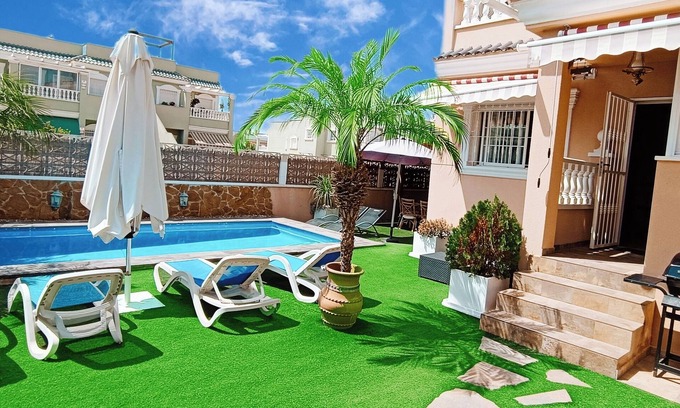 Gran Alacant House | Family house with its own swimming pool. Close to stores.