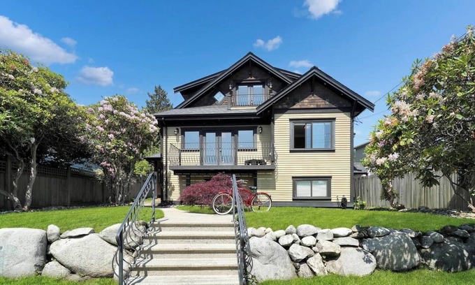 Ambleside House | Family house with hot tub. Walk to beach & kids parks. No cars neded.