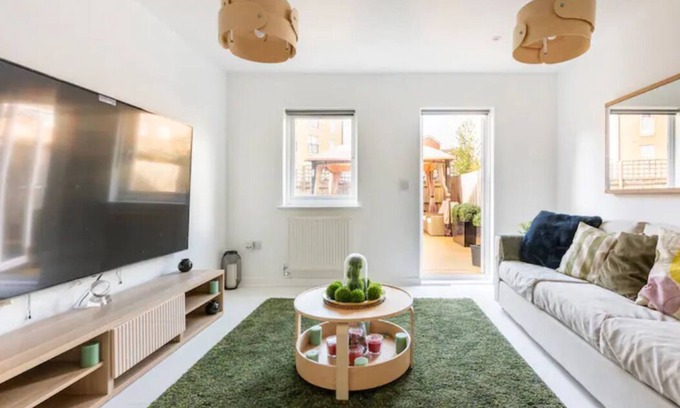 Southwark House | Family King Suites with Free Parking & Garden