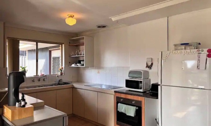 Bibra Lake House | Family & Pet Getaway Lakeside House with Enclosed Yard