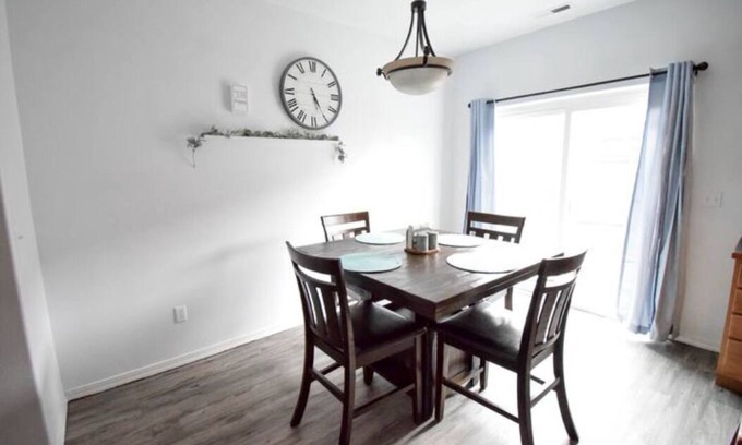 La Grande House | Family sized Crow's Nest "B"