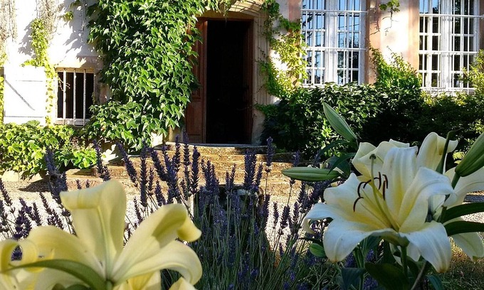 Aydoilles Bed & Breakfast | Family suite at Priory with park access and spacious rooms