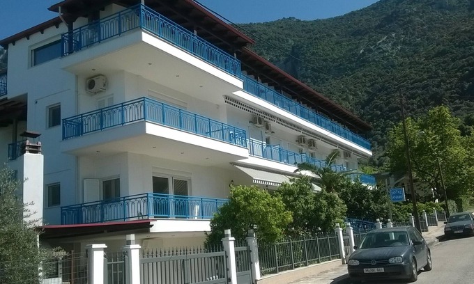 Kamena Vourla Hotel | FAMILY TRIPLE ROOM IN A 3 STAR HOTEL