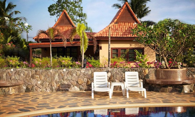 Kram House | Familyfriendly house, a few steps from the pool, 300 meters from the ocean.
