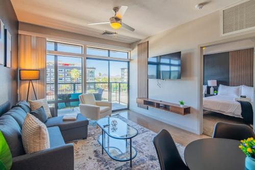 Evans Churchill Apartment | Fancy 1BD - DT PHX - Parkin, Gym, Pool - Sleeps 6