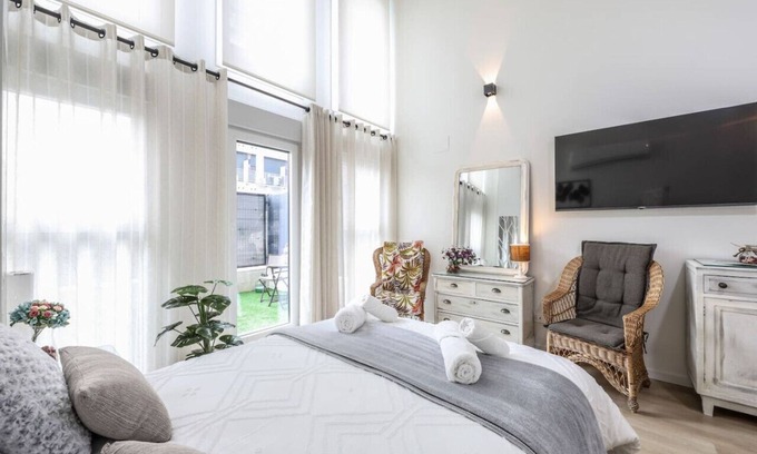 San Andres Apartment | Fancy Studio with Terrace & Pool in Madrid South