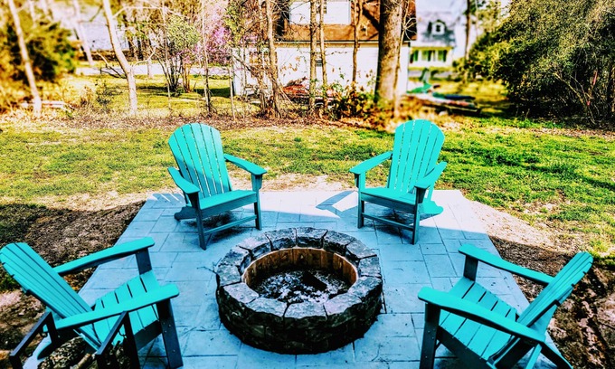 Pointblank House | FancyFoxCabin - Luxury @ the Lake, Fire Pit Grill, Boat Ramp, Arcades & Fishing