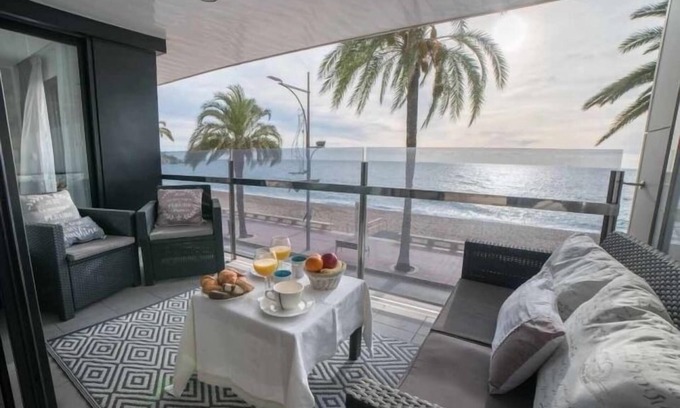 Lloret Town Center Apartment | Fantástico Piso Nuevo en 1ª línea de mar